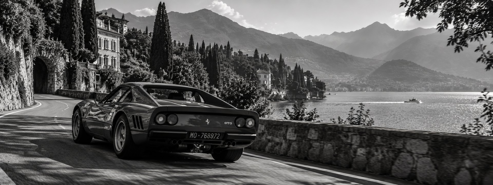 Ferrari GTO en una carretera del lago de Como